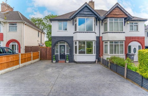 Wolverhampton Casa | Stylish House in Wolverhampton with Free Parking
