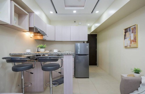 Cebu Apartamento | Furnished Studio | Amenity View, WiFi, Netflix and Pool