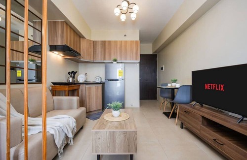 Cebu Apartamento | Furnished Studio | Amenity View, WiFi, Netflix, Workspace and Pool