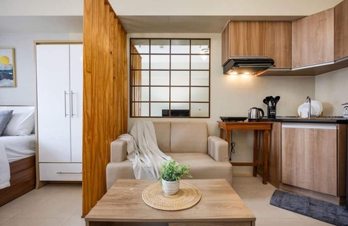 Cebu Apartamento | Furnished Studio | Amenity View, WiFi, Netflix, Workspace and Pool