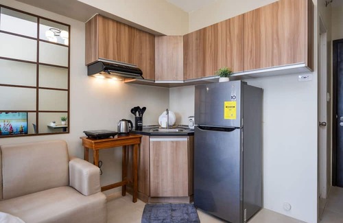 Cebu Apartamento | Furnished Studio | Amenity View, WiFi, Netflix, Workspace and Pool
