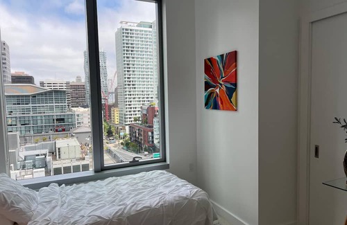 Financial District Apartamento | Modern High-Rise Retreat with Stunning Views in the Tech Heart of San Francisco