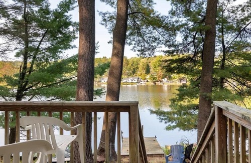 Big Pond Cabina | Lakefront Cabin Retreat with Kayaks & Fire Pit