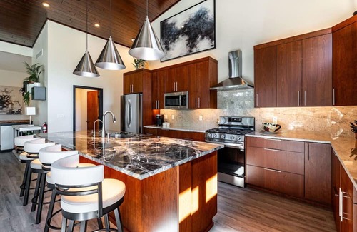 Okauchee Lake Casa | Okauchee Fairway: 4 BD | 4 BA