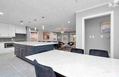 MacGregor Casa | Sleeps 20~7BD5BA Min to UH, TSU&TX Medical Center