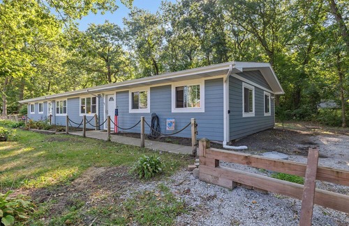 Michigan City Apartamento | This 3 bedroom, 2 bathroom home is in a scenic area but closes to Indiana Dunes National Park.