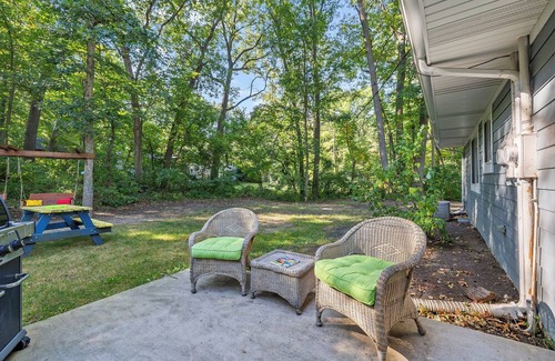 Michigan City Apartamento | This 3 bedroom, 2 bathroom home is in a scenic area but closes to Indiana Dunes National Park.