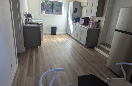 Bremerton Apartamento | Cozy studio in terrific Bremerton with AC, WiFi. Kitchenette, Laundry, Cooking!