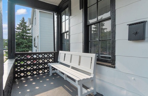 West Central Casa | Walkable to Downtown! Home for 7!