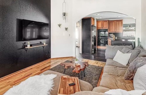 Paradise Valley Village Casa | - NEW - Desert Daze Retreat - Mountain View’s, Pool & Private Backyard Oasis