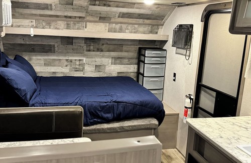 Disney Casa | GRAND LAKE! Cozy Camper with AC and WiFi located at Hogan’s off-road park!