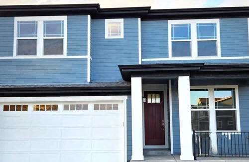 Superior Casa | Spacious Home. Trails, open space & Views.nn