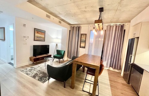 Cite Multimedia Apartamento | Pretty studio in Old Port Montreal with charming decor and a fantastic location.