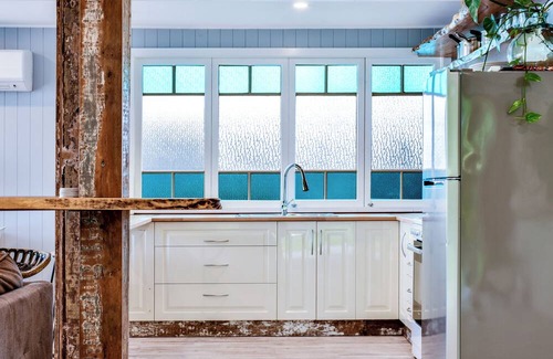 Marcoola Casa | Seafarer's Retreat is a renovated family property boasting room for up to 16.