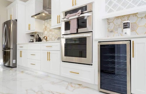 Highgate Park Casa | 407A) Extremely nice home with private pool!