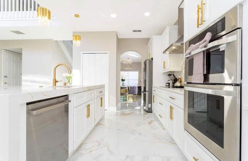 Highgate Park Casa | 407A) Extremely nice home with private pool!