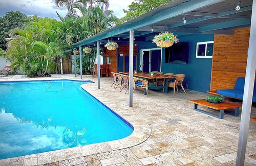 Highland Garden Casa | Cozy Home with Luxurious Backyard and Sauna in Hollywood Perfect for Relaxation!