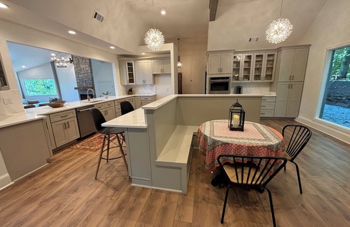 East Central Shelby Casa | Gorgeous 5-bedroom lakefront retreat you won't want to leave!