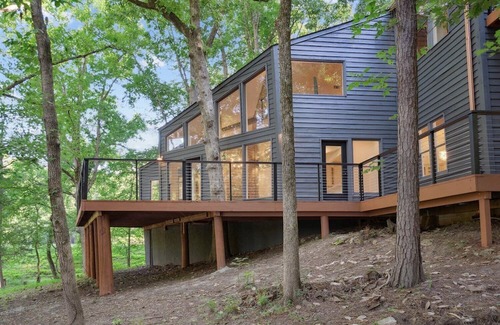 East Central Shelby Casa | Gorgeous 5-bedroom lakefront retreat you won't want to leave!