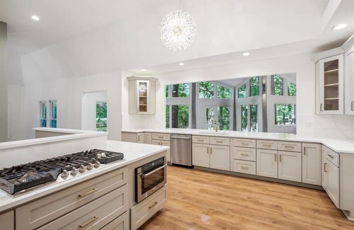 East Central Shelby Casa | Gorgeous 5-bedroom lakefront retreat you won't want to leave!