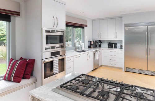 Lenexa Casa | Luxury Lenexa 3-bedroom house with heated pool
