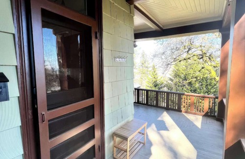 Willamette Heights Apartamento | Navigate Stays Forest Park Home with Private Patio