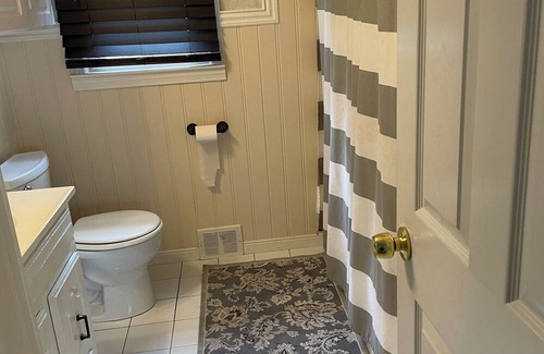 Trumbull Casa | Beautiful New England. Quaint and spacious home. Close to over 5 University.