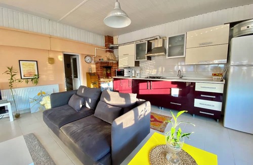 Konyaalti Apartamento | Elegant, Spacious Pvt Room, Near Konyaaltı Beach with Sunset Views