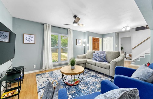 St. Edwards Casa | Luxury 5BD-5min DownTown/Airport-With Firepit/BBQ