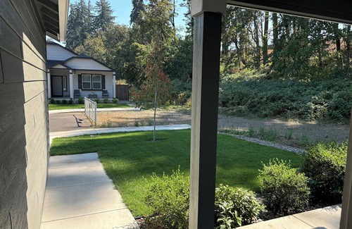 Thurston Casa | 4-bedroom house in quietSpringfield with AC, WiFi, and more. 15 mins to Autzen