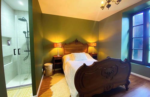 Mougon-Thorigne Cama Y Desayuno | Charming chambres d'hotes in a former presbytery. 7 minutes from the A10 motorway.