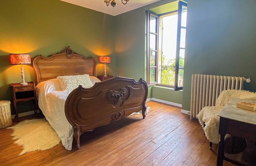 Mougon-Thorigne Cama Y Desayuno | Charming chambres d'hotes in a former presbytery. 7 minutes from the A10 motorway.