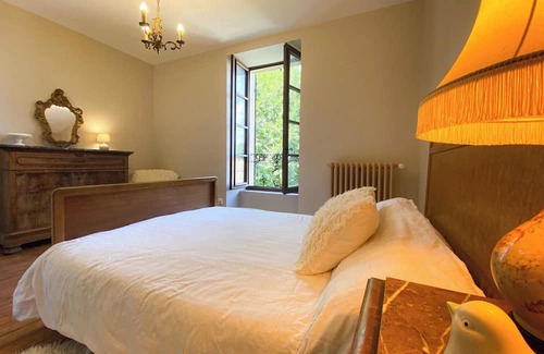 Mougon-Thorigne Cama Y Desayuno | Charming chambres d'hotes in a former presbytery. 7 minutes from the A10 motorway.