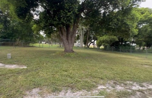Longwood Casa | 3-bedroom 2-bathroom house with central AC, huge yard, WIFi, and laundry room.