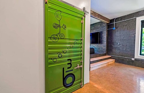 Sparta Casa | Art Inspired Micro-Hotel - 2 Studio Suites | Grill | Pool Table