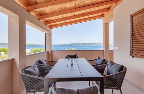 Novigrad Casa | Beautiful private villa for 4 guests with WIFI, A/C, TV, terrace and parking