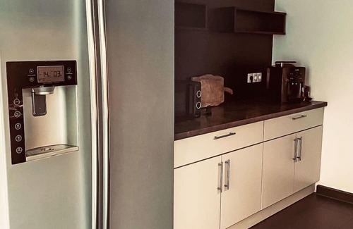 Steinberg am Rofan Apartamento | Beautiful apartment for 10 guests with WIFI, hot tub, TV, patio, pets allowed and parking
