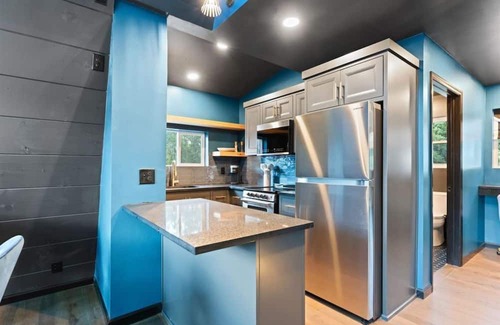 Omaha Casa | The Constellation Aries - Romantic-Steam Shower-Hot Tub-Table Rock Lake