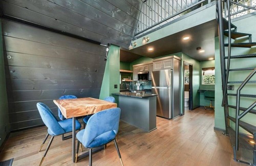 Omaha Casa | The Constellations Orion & Taurus - Romantic Steam Showers, Hot Tubs, and Table Rock Lake