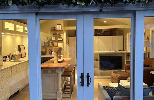 The Willows Cabaña | Nice cottage in Menlo Park close to Stanford University & Hospital & Facebook