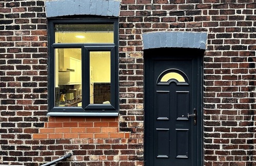 Walkden Casa | Tranquil 3 Bed Oasis and Parking