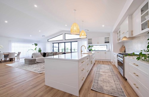 Dubbo Casa | Turon - Pool Entertainer, Elevated Luxury