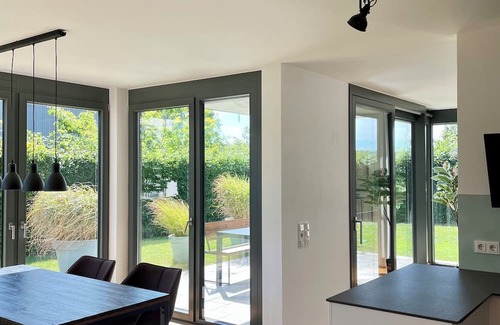 Blaustein Apartamento | Traumhafte Ferienwohnung Blaustein-panorama - neu und mit Eigenem Garten!