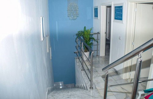Villa Hermosa Apartamento | Stylish 3-Bedroom Escape with AC and WiFi in Welcoming La Caña