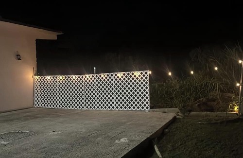 Celada Apartamento | Tropical 2BR Apt +Priv Bath and Parking in Gurabo