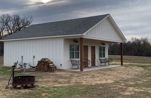 Palestine Cabina | Secluded Cozy Cabin in the East Texas Woods 20 mins. to Polar Express 1 of 2