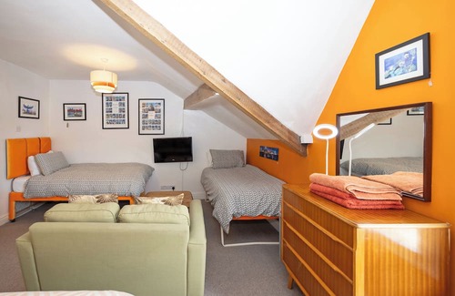 Sefton Park Casa | Unique quirky family house - 5 beds, 2 bathrooms, courtyard, Lounge - quiet area