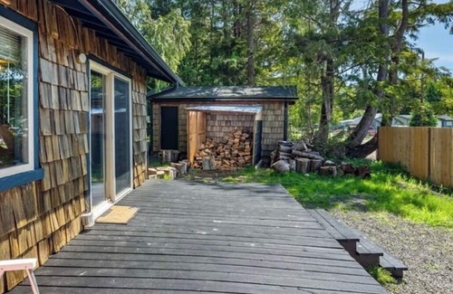 Pacific Beach Cabina | Charming cedar cabin in Pacific Beach