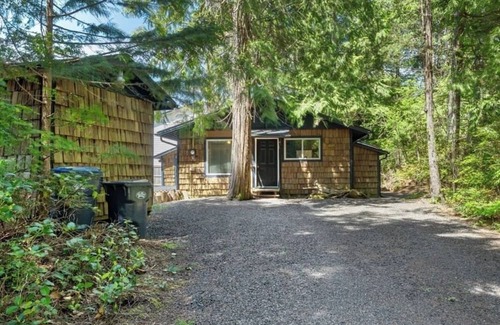 Pacific Beach Cabina | Charming cedar cabin in Pacific Beach