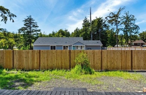 Pacific Beach Cabina | Charming cedar cabin in Pacific Beach